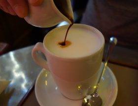 Un petit-déjeuner au Caffè Stern