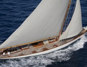 Moonbeam III, un yacht pur-sang aux enchères