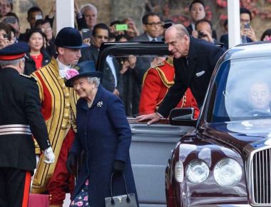 The Crown : Elizabeth II et limousines en série (2/2)