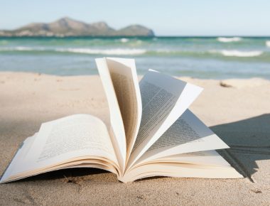 Sous les pavés, la page : 10 livres d’été à glisser dans votre valise