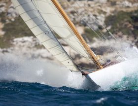 Yachts classiques : retour aux années folles dans le golfe de Saint-Tropez