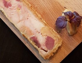 Pornographie charcutière : le pâté-croûte s’exhibe à Paris