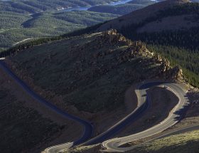 Pikes Peak International Hill Climb : une course de côte au sommet