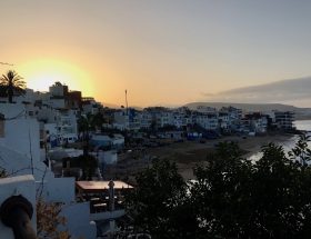 A Taghazout, le sud du Maroc, plus sauvage est la côte