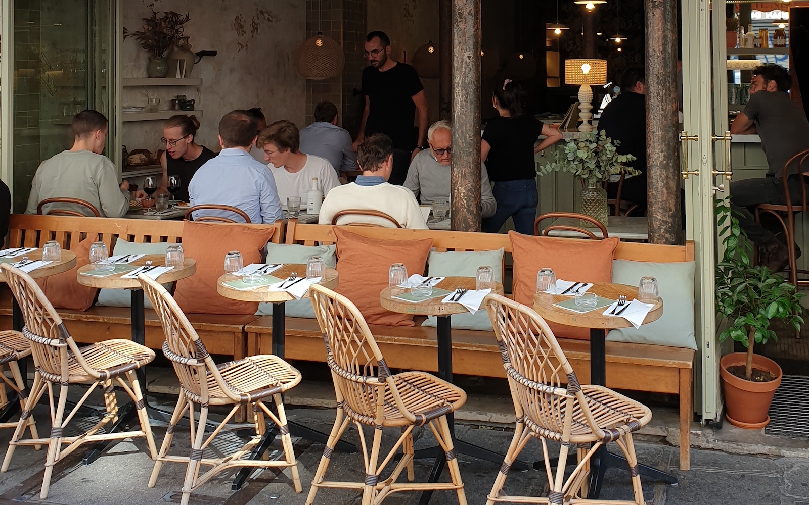 Grand Café d'Athènes le grec bourgeoisbohème Les Hardis Grand Café d'Athènes le grec bourgeoisbohème Les Hardis