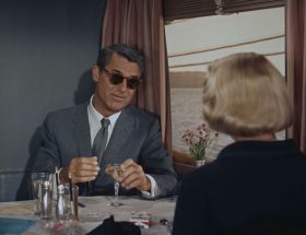 Jamais tape-à-l’œil ! Les lunettes de Cary Grant en mettent plein la vue