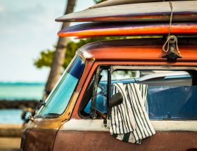 L’été indien en éponge ou en lin, quelle serviette de plage choisir ?