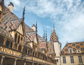 Dans les coulisses de la vente des vins des Hospices de Beaune