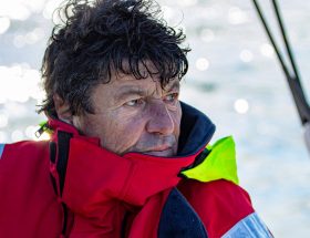 Rencontre : qui est Jean Le Cam, le sauveteur loup de mer du Vendée Globe ?