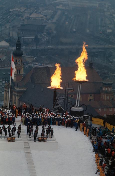 JO 2024 : comment la flamme olympique fait pour ne (presque) jamais  s'éteindre lors de ses déplacements