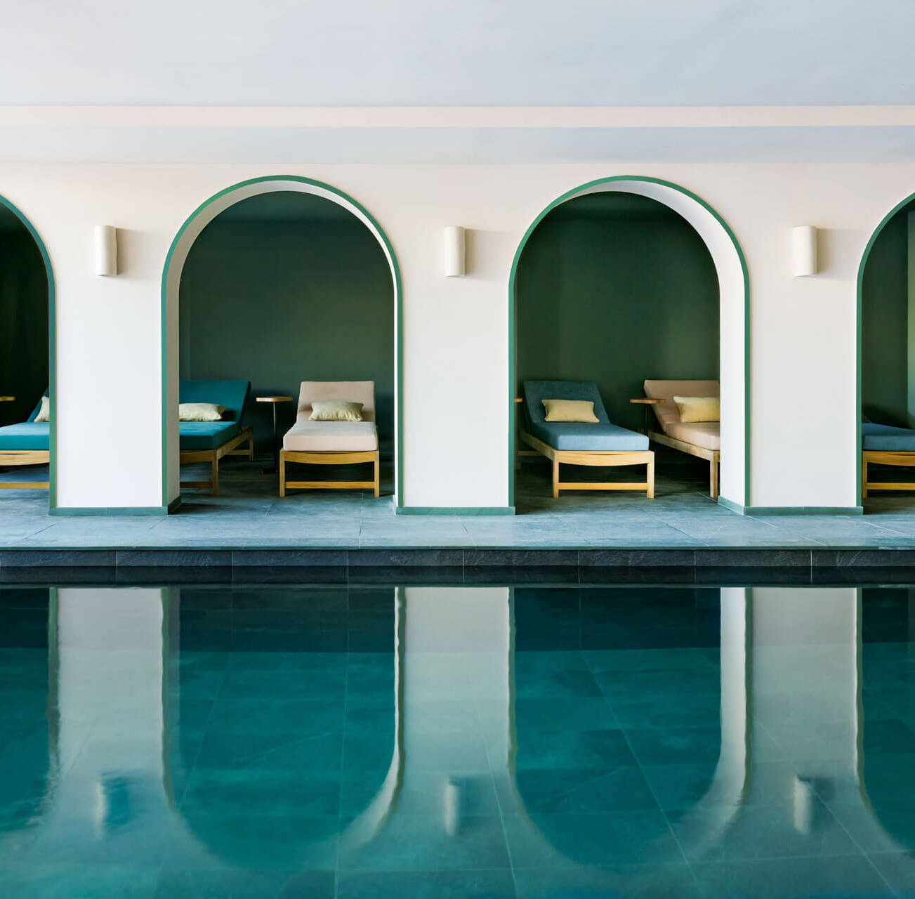 La piscine du spa de l'hôtel Le Coucou Méribel