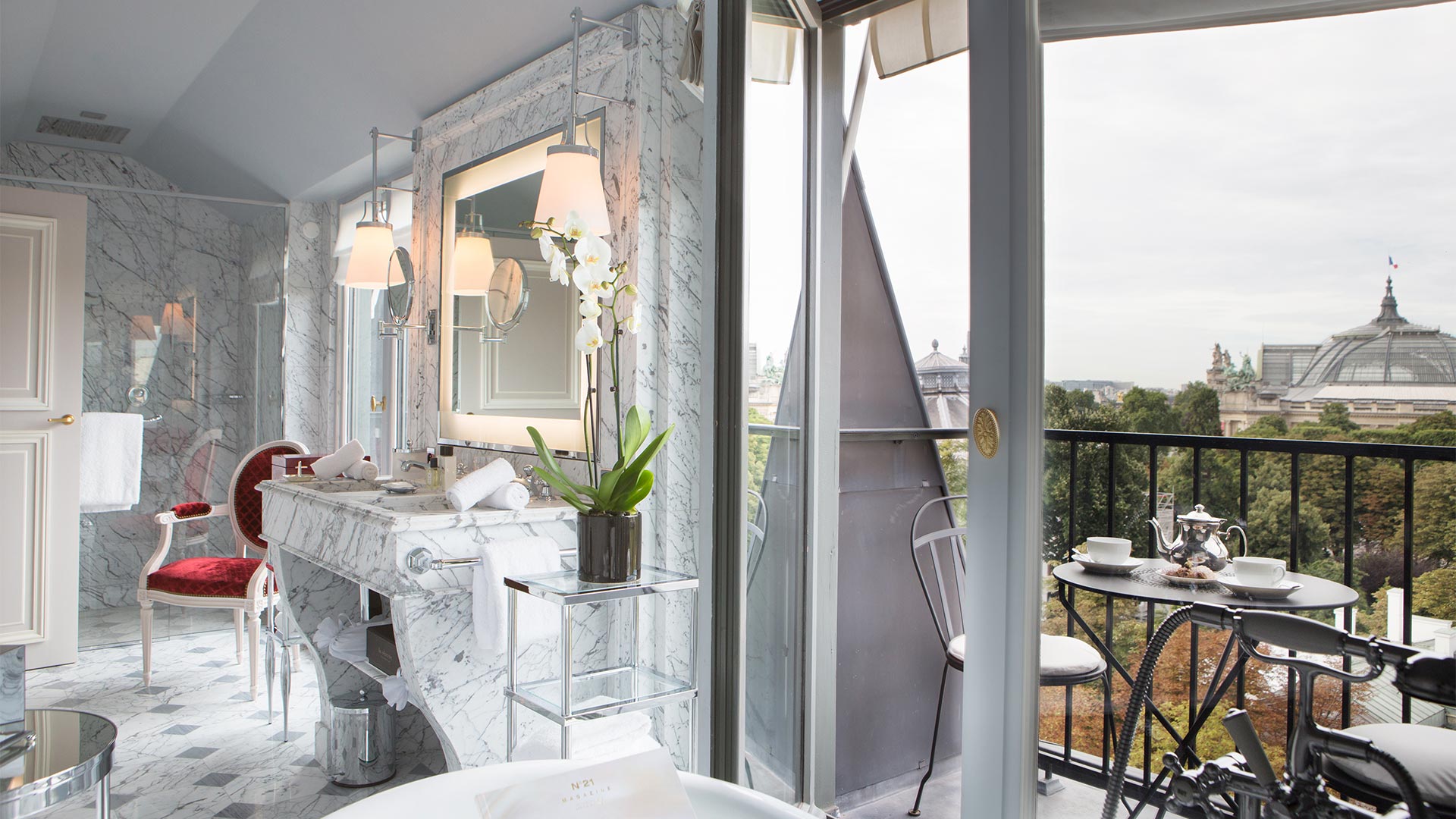 La Suite Impériale sur les Champs-Élysées © La Réserve Hotel & Spa