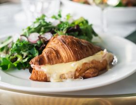 Pithiviers, bouchée à la reine, croissant garni… Les meilleurs feuilletés de Paris