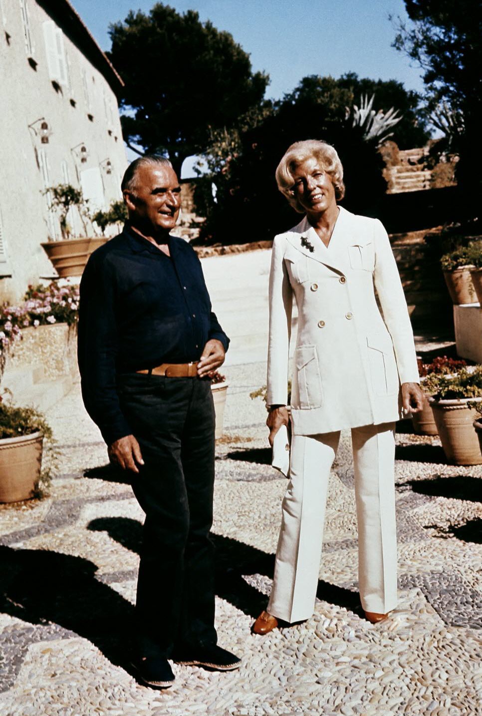 le-president-georges-pompidou-et-sa-femme-claude-a-bormes-les-mimosas-en-aout-1970-photo-afp-1501355214