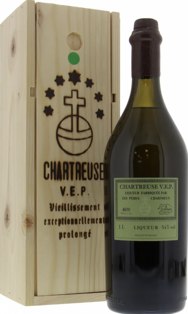 La Chartreuse verte ou jaune la liqueur et l’alcool aux 5 couleurs Les Hardis