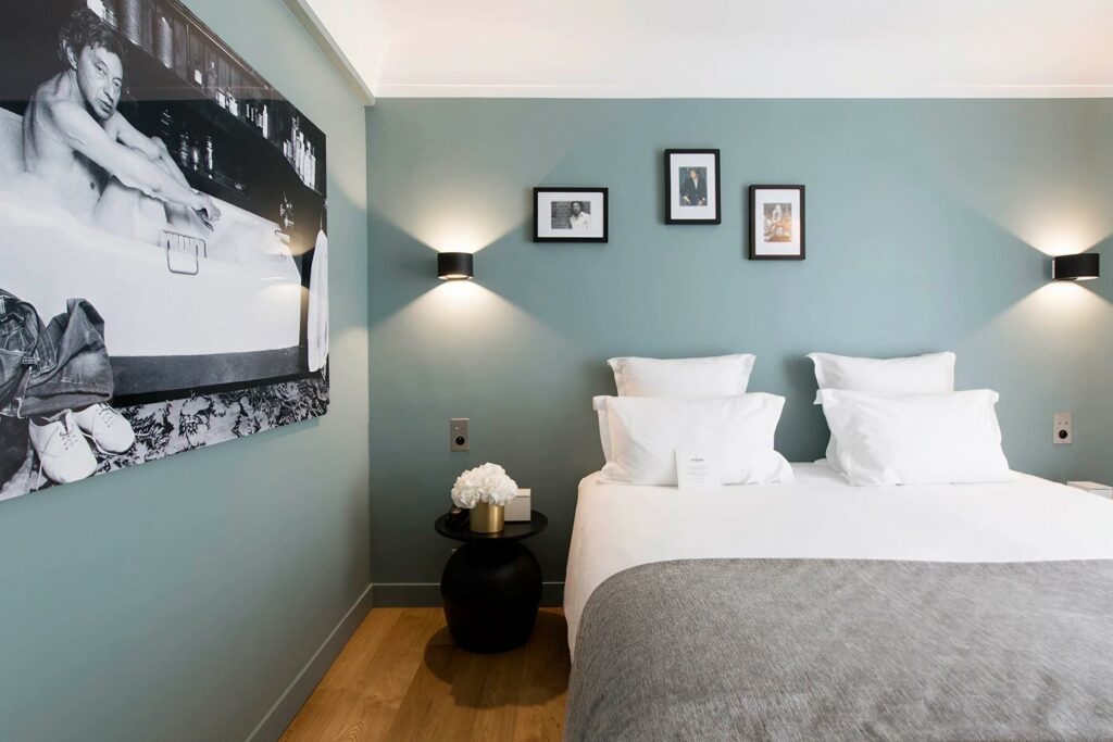 Une chambre célèbre l’esprit de Serge Gainsbourg et du Paris noctambule © Hôtel Mathis