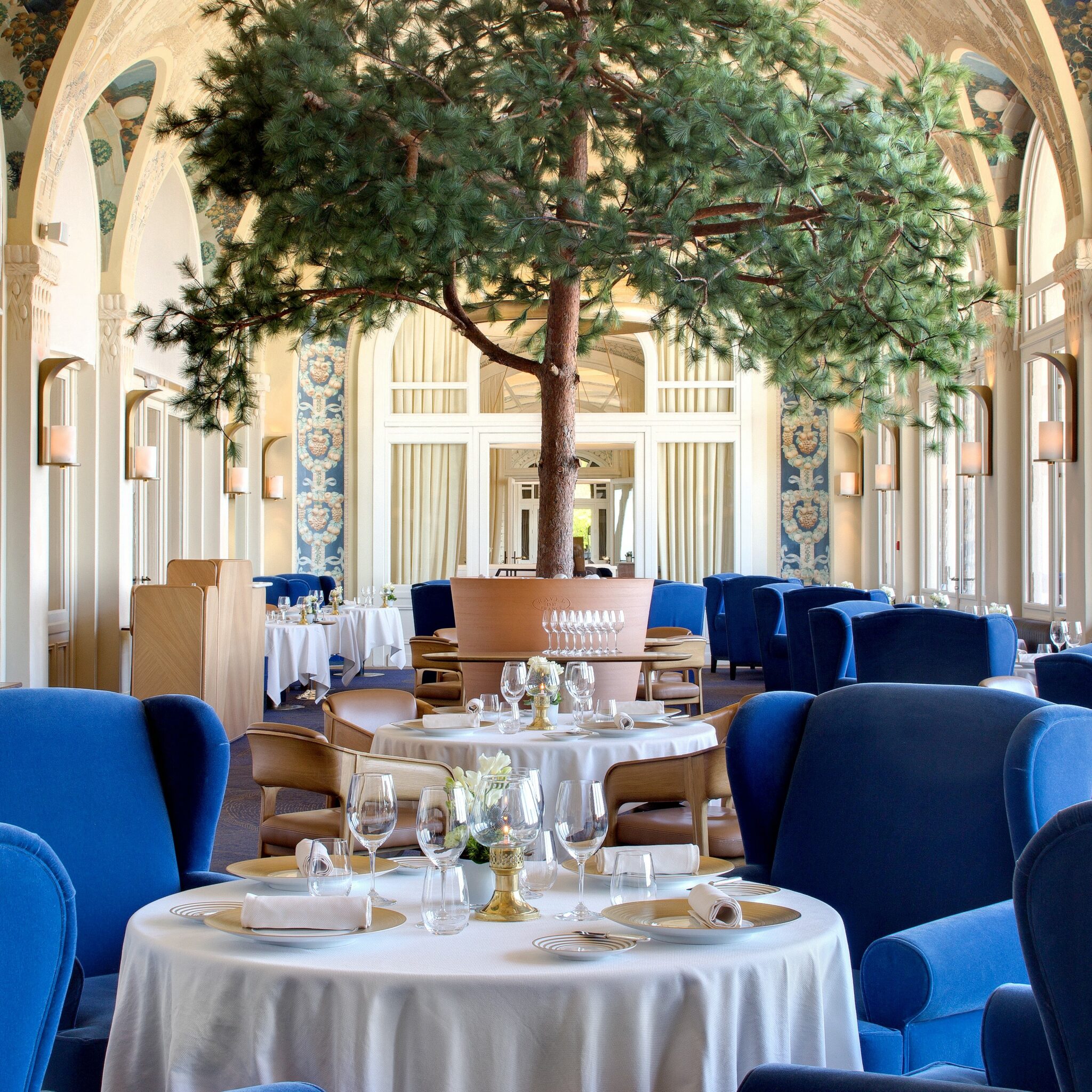 Hôtel Royal — Evian Resort Les Fresques © Jerome Mondiere