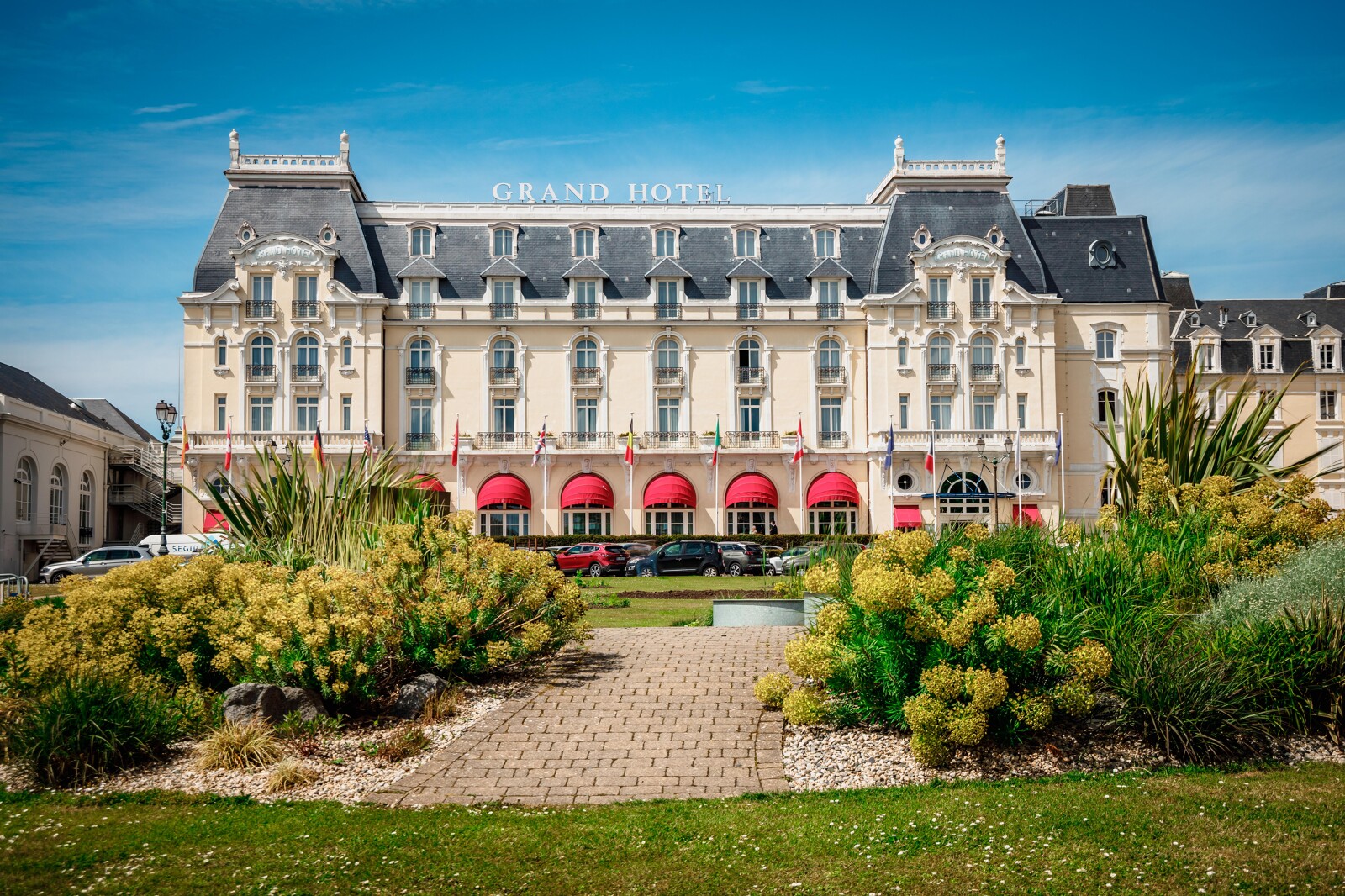 Le Grand Hotel de Cabourg © The Explorers — Valentin Pacaut