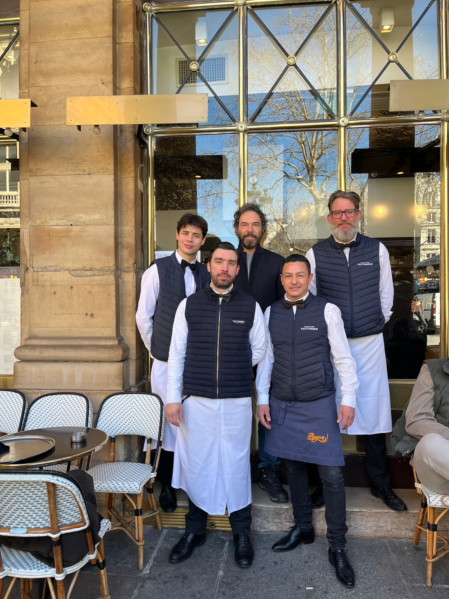 José Levy et l'équipe du Nemours, son restaurant préféré à Paris