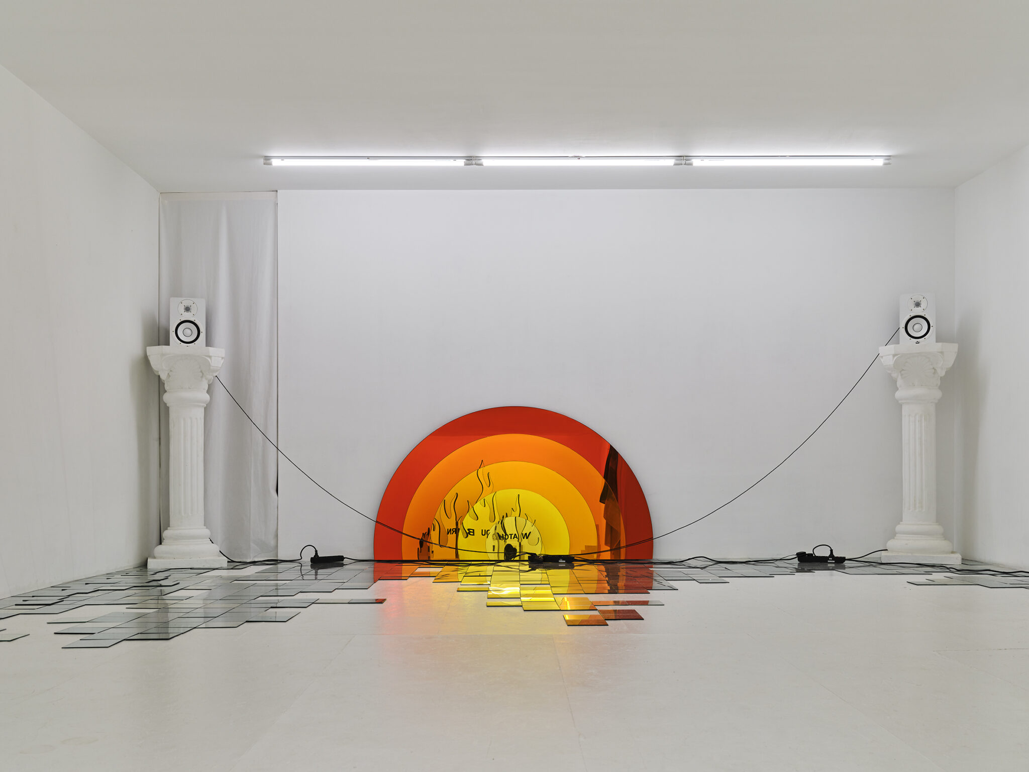 Mathias Kiss, exposition Watch You Burn © Thomas Lannes