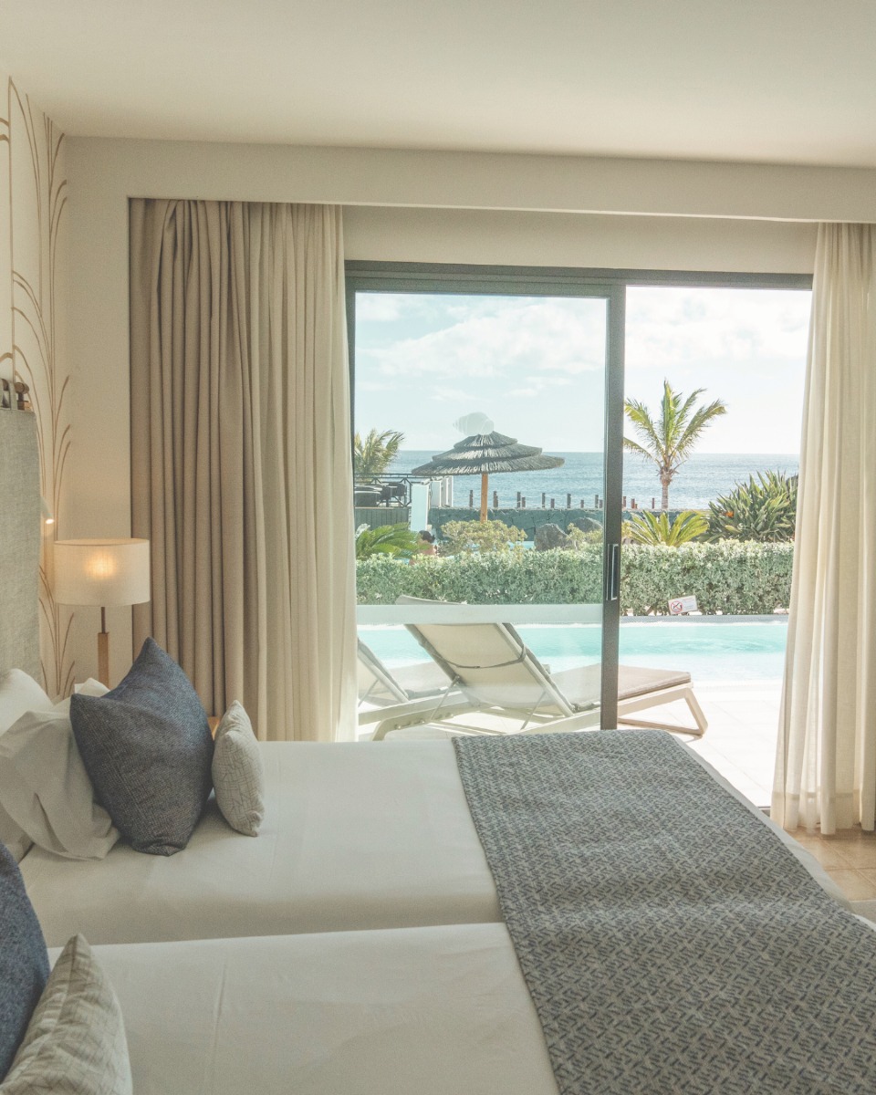 Une chambre au bord de la piscine au © SecretsLanzarote
