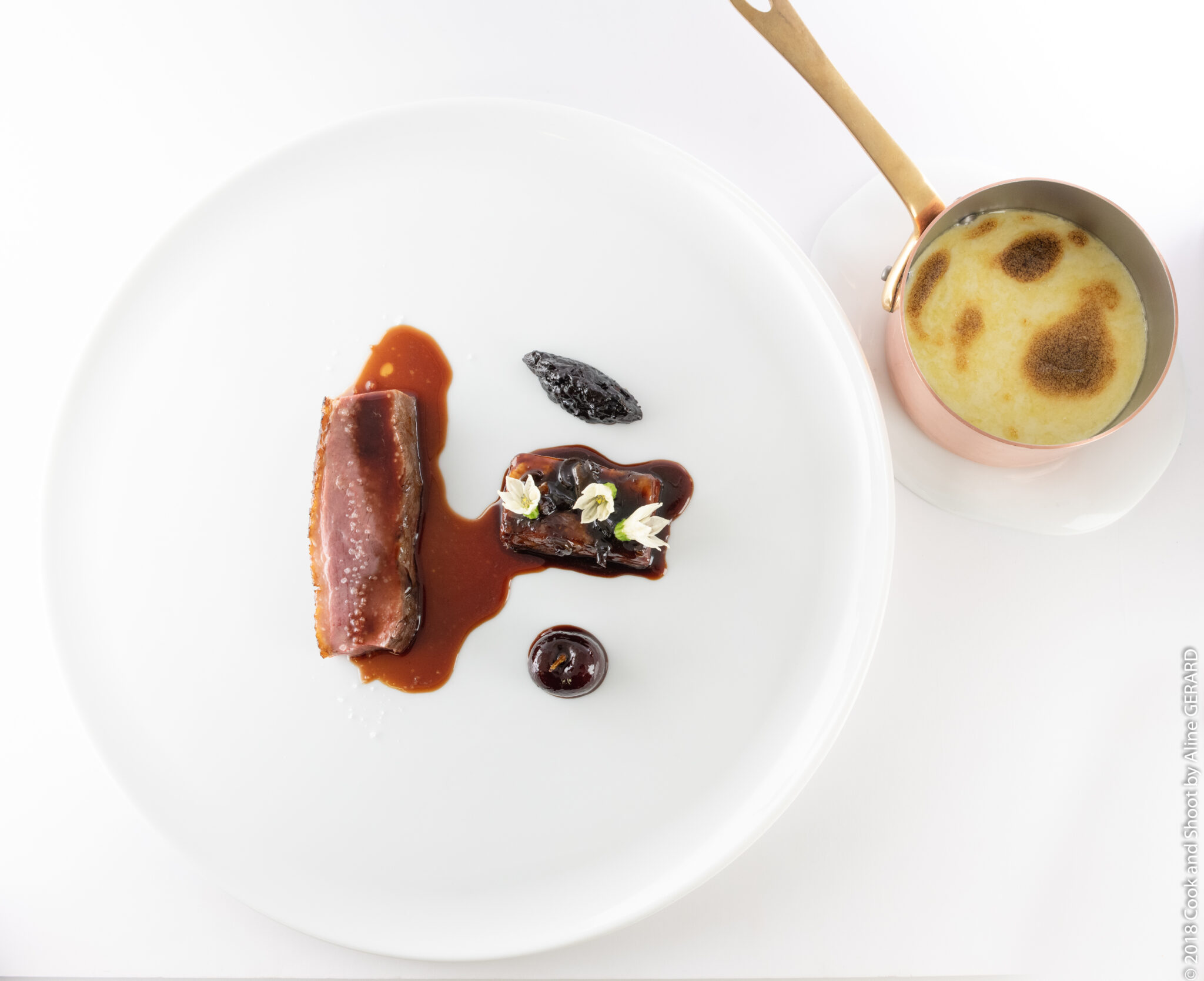 La recette de Canette aux cerises du chef Xavier Mathieu, au restaurant de l'hôtel de Provence Le Phébus © Cookandshoot2018