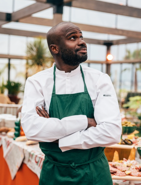 Le chef Yvon Mbiavanga, au restaurant Lucia à Cannes