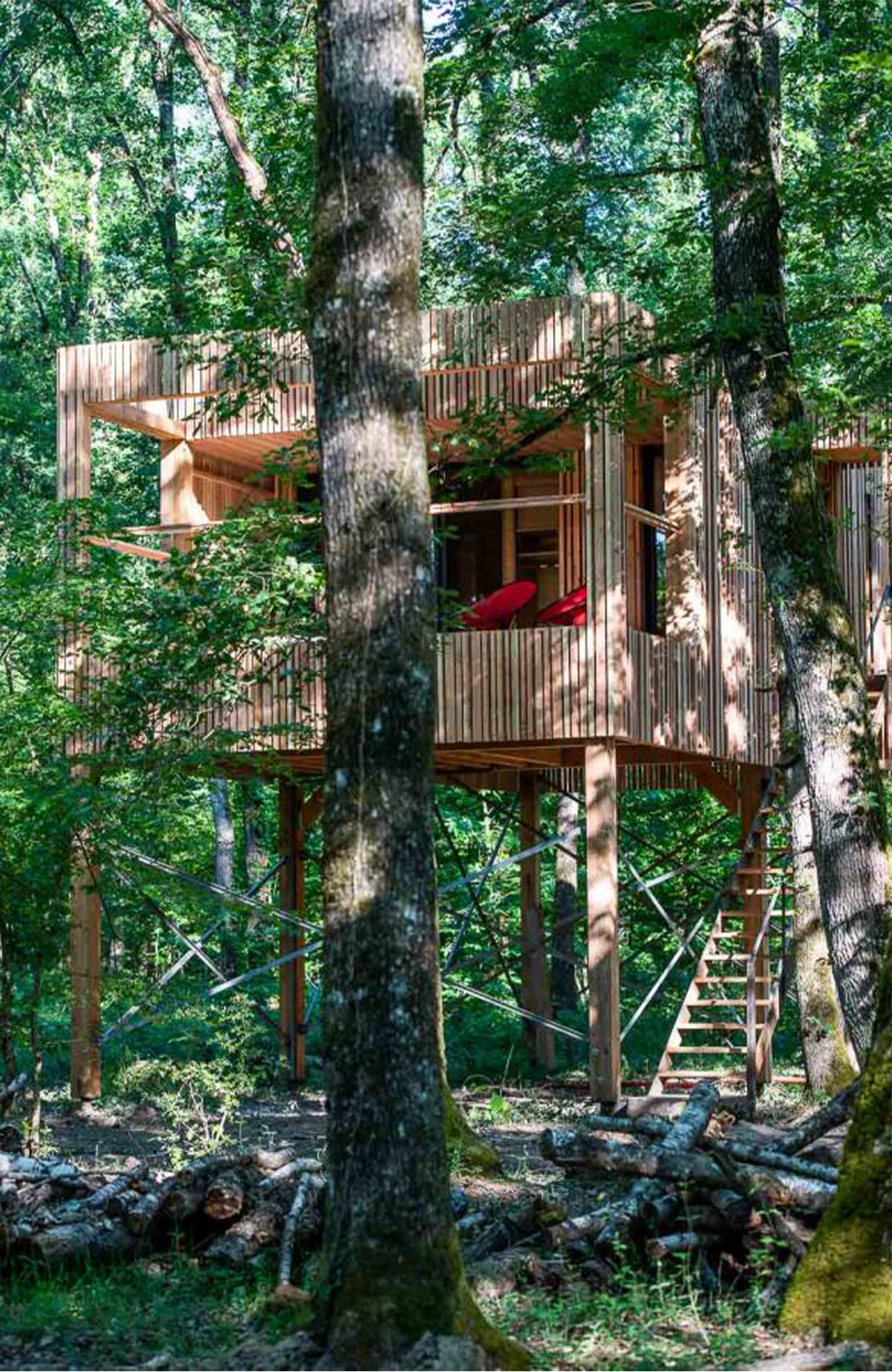 Un lodge suspendu dans les arbres appartenant à l'hôtel 5 étoiles proche de Paris le Loire Valley Lodges