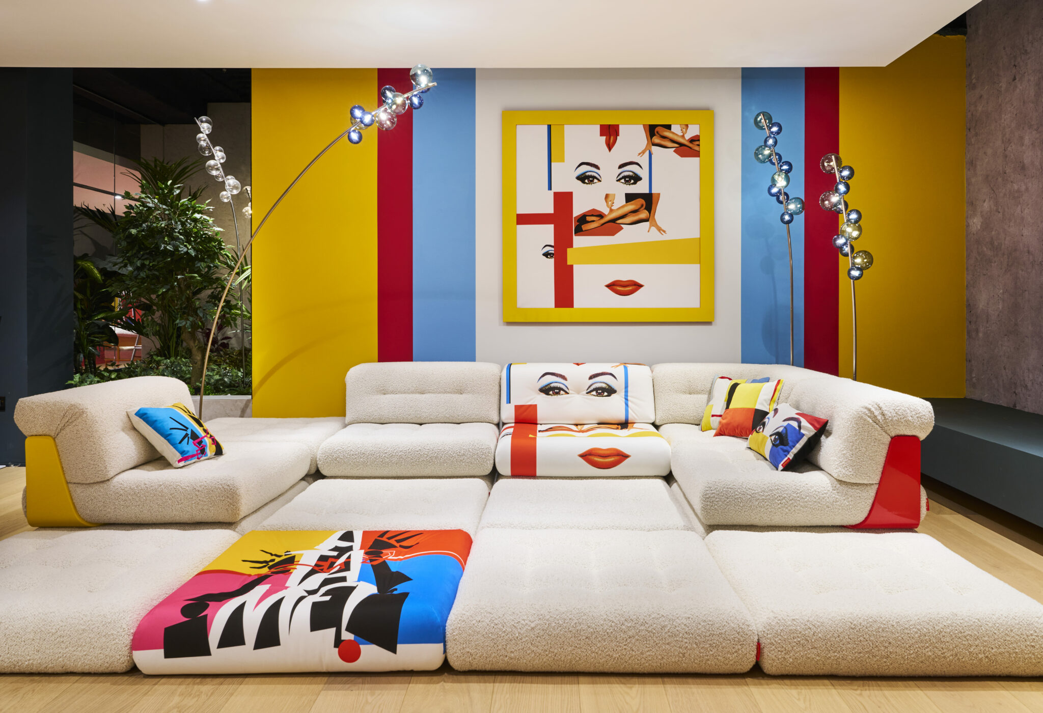 Le salon du design de Milan : Roche Bobois et Pedro Almodovar