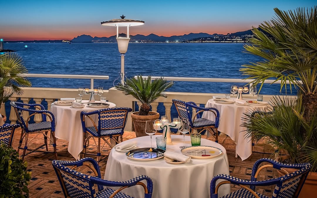 Le restaurant au Cap d'Antibes La Passagère © bellesrives