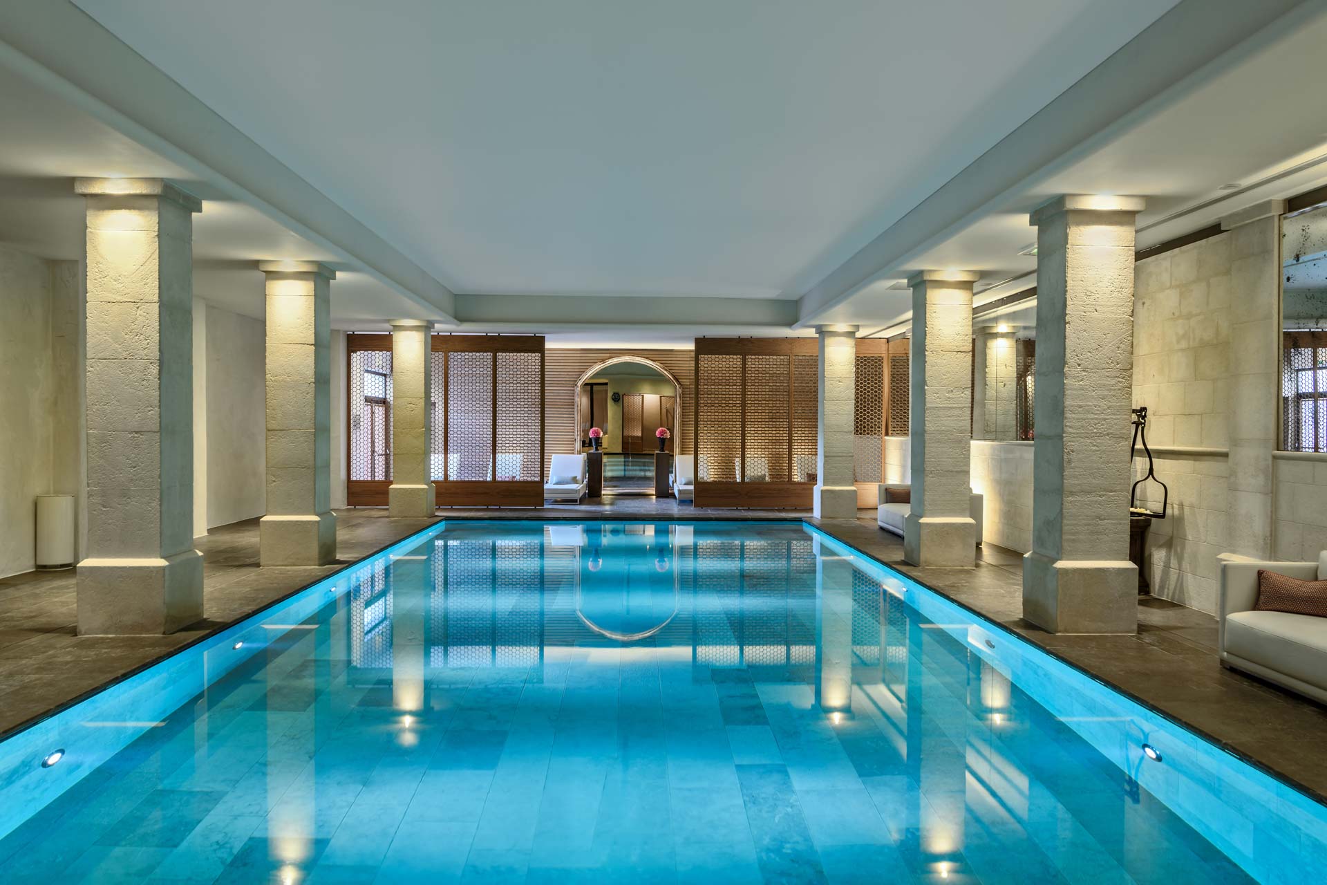 La piscine intérieure de l'hôtel © Coquillade Provence