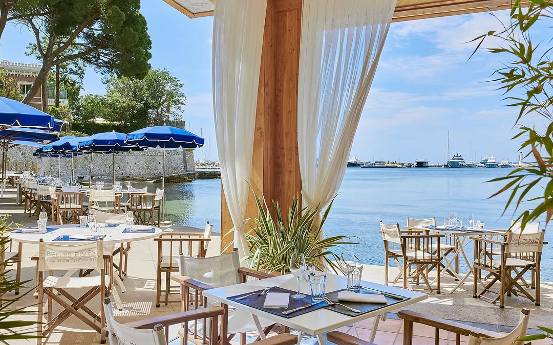 Le restaurant au Cap d'Antibes La Passagère © bellesrives