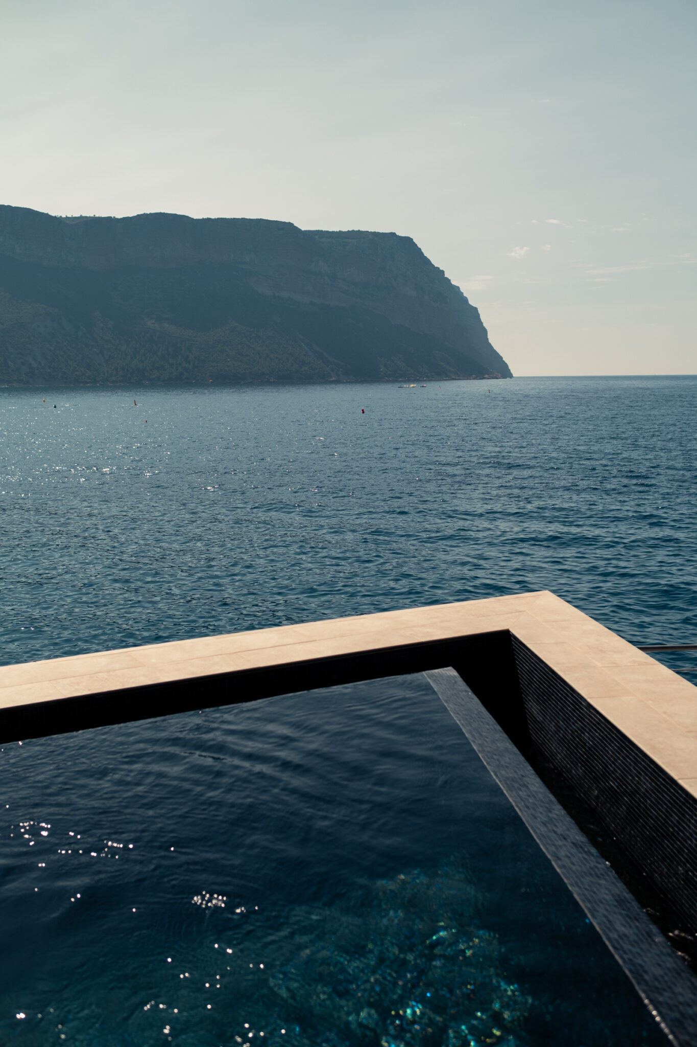 Vue sur le Cap depuis la piscine à débordement, © Mathieu Bonnevie
