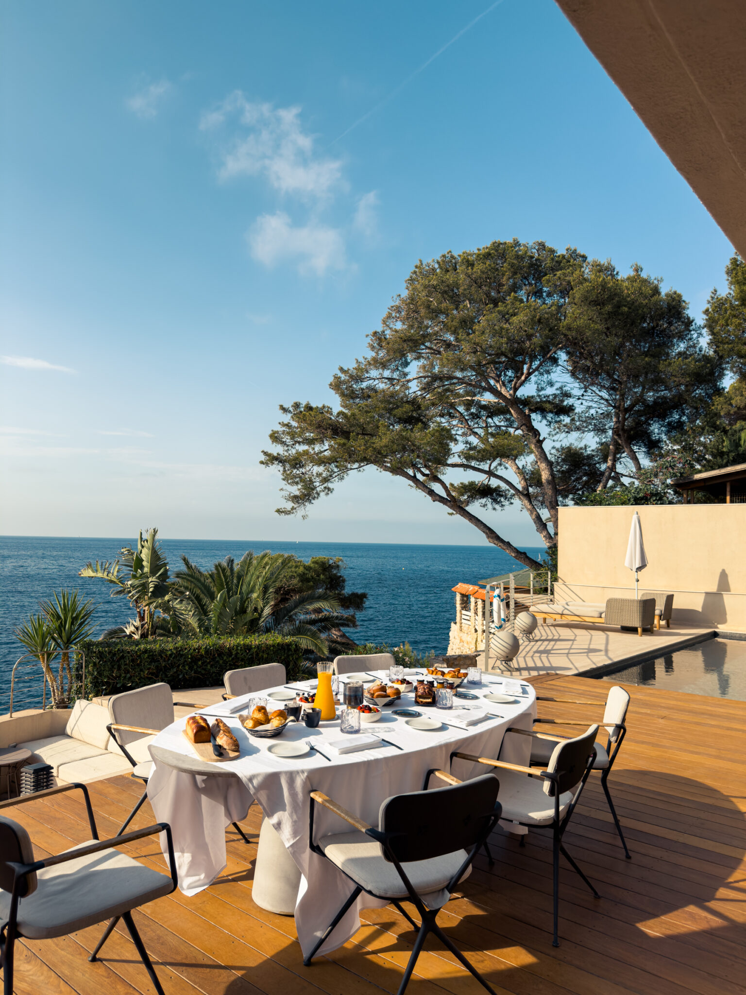 Petit déjeuner à la Villa Cala Bianca, Les Roches Blanches © Mathieu Bonnevie