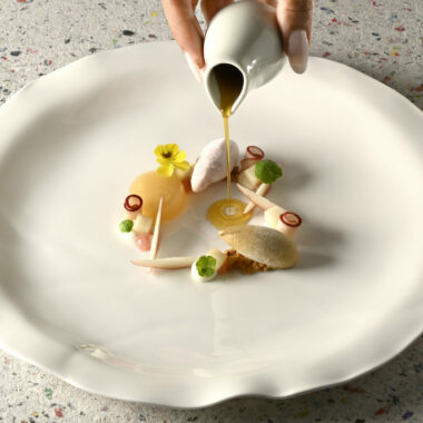 Recette de pêches blanches et sorbet du chef Vincenzo Regine au Domaine des Andéols