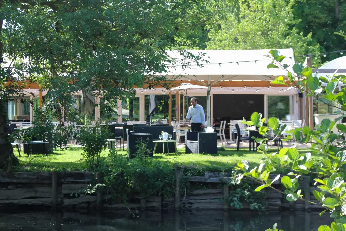 Restaurant du Moulin de Fourges, l'un des plus beaux hôtels du Vexin © Le Moulin de Fourges 