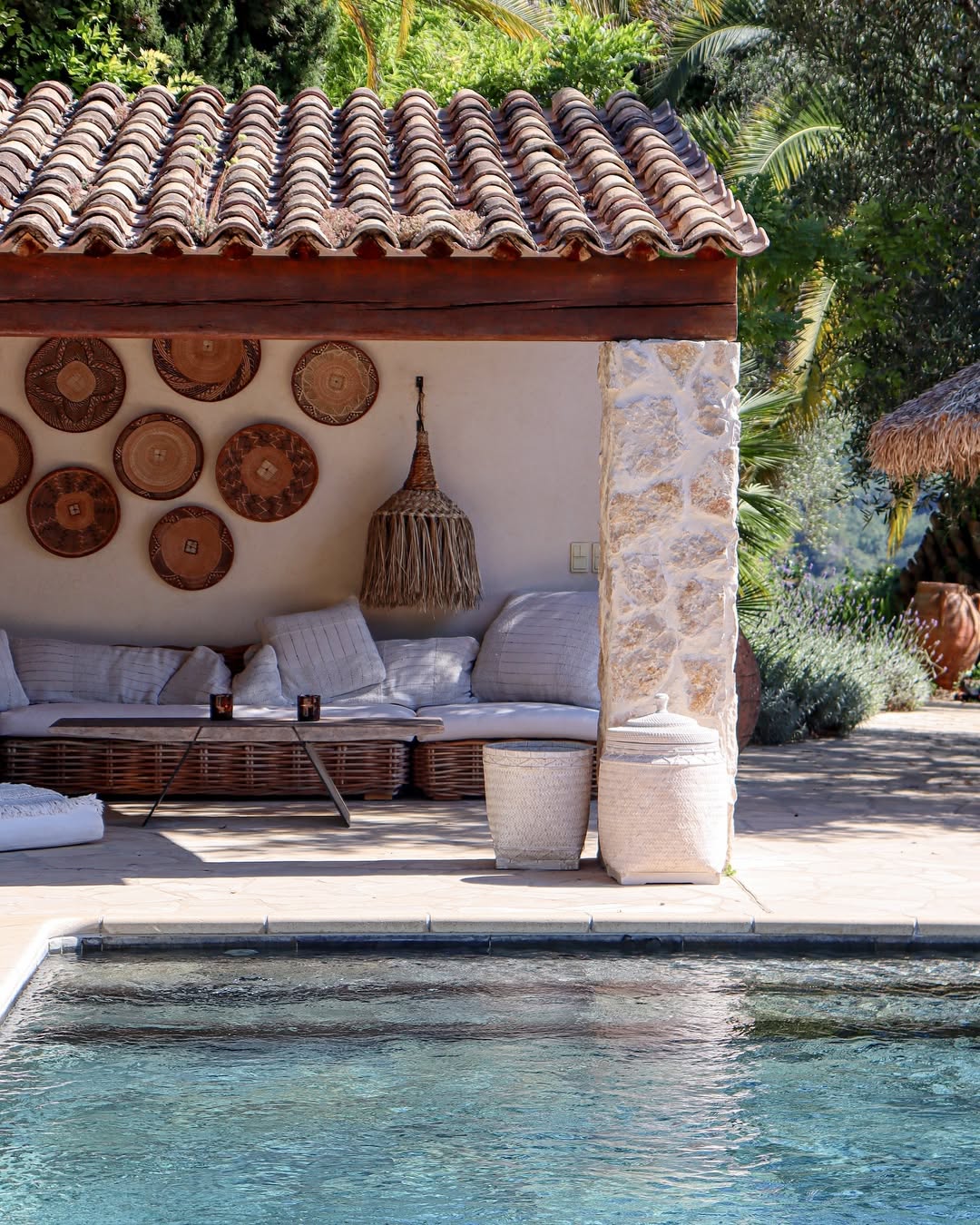Profiter au bord de la piscine de © l_escale_du_ciel