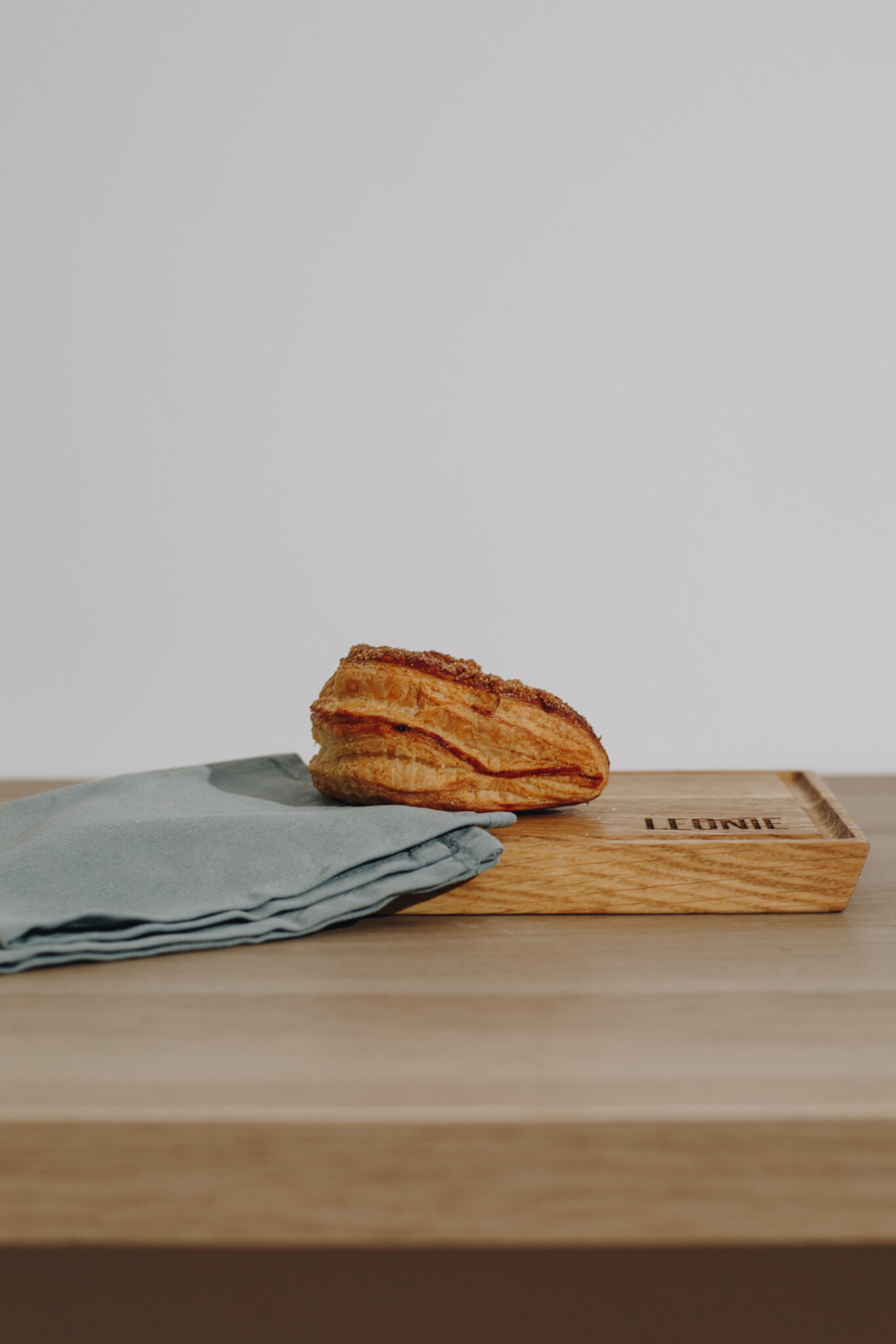 L'un des meilleurs chaussons aux pommes de Paris © Leonie Bakery