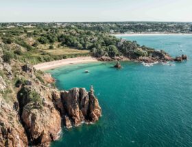 Que découvrir à Jersey, la plus grande des îles anglo-normandes ?