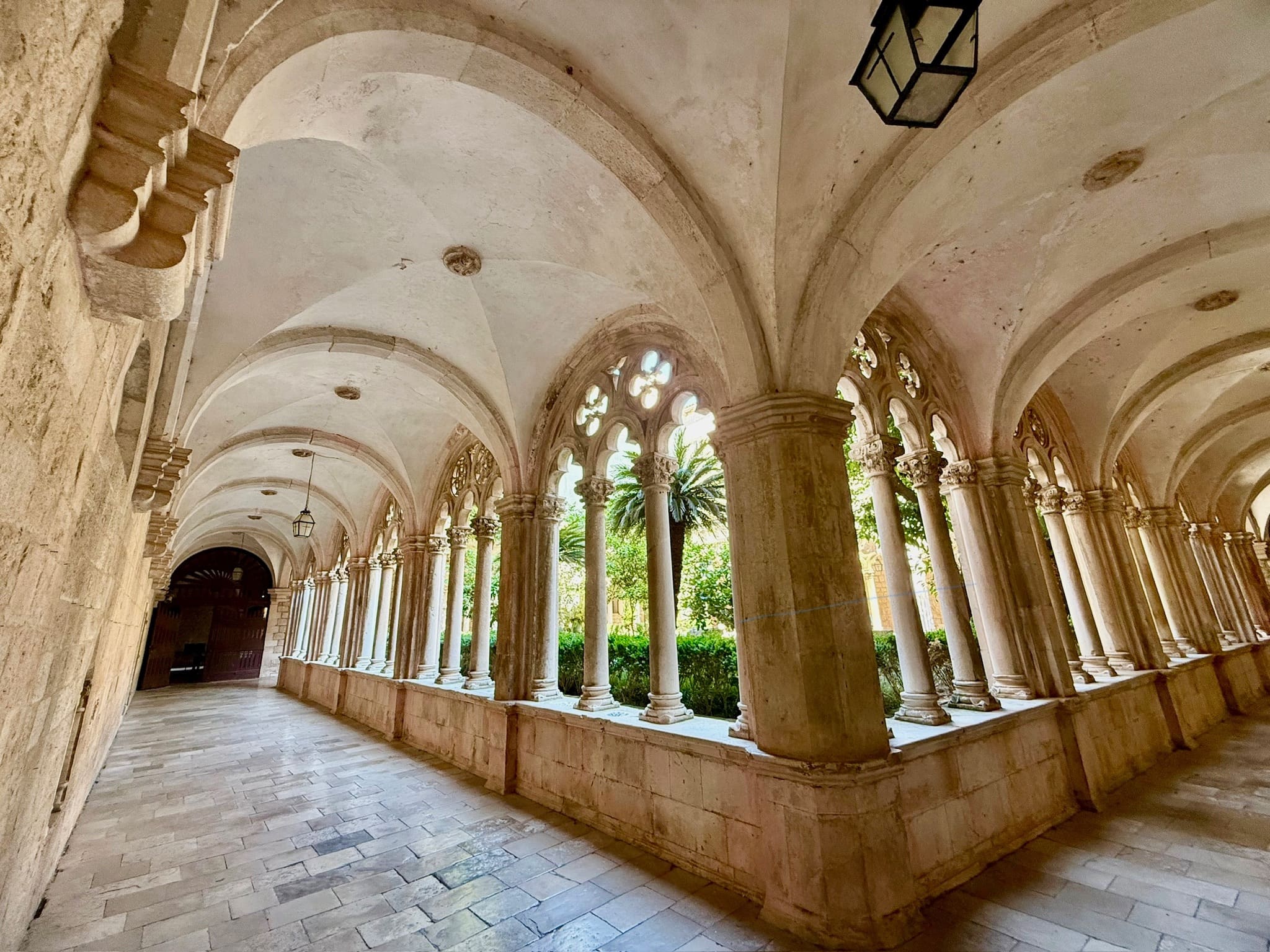 Le cloître du couvent des franciscains a Dubrovnik © Emmanuel Laveran