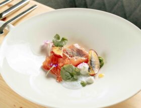 Recette de la Truite mi cuite, coquelicot et sauce beurre blanc de la cheffe Oxana Cretu