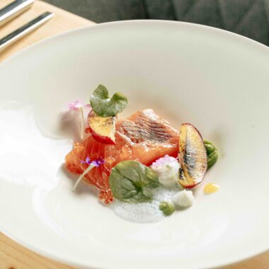 Recette de la Truite mi cuite, coquelicot et sauce beurre blanc de la cheffe Oxana Cretu