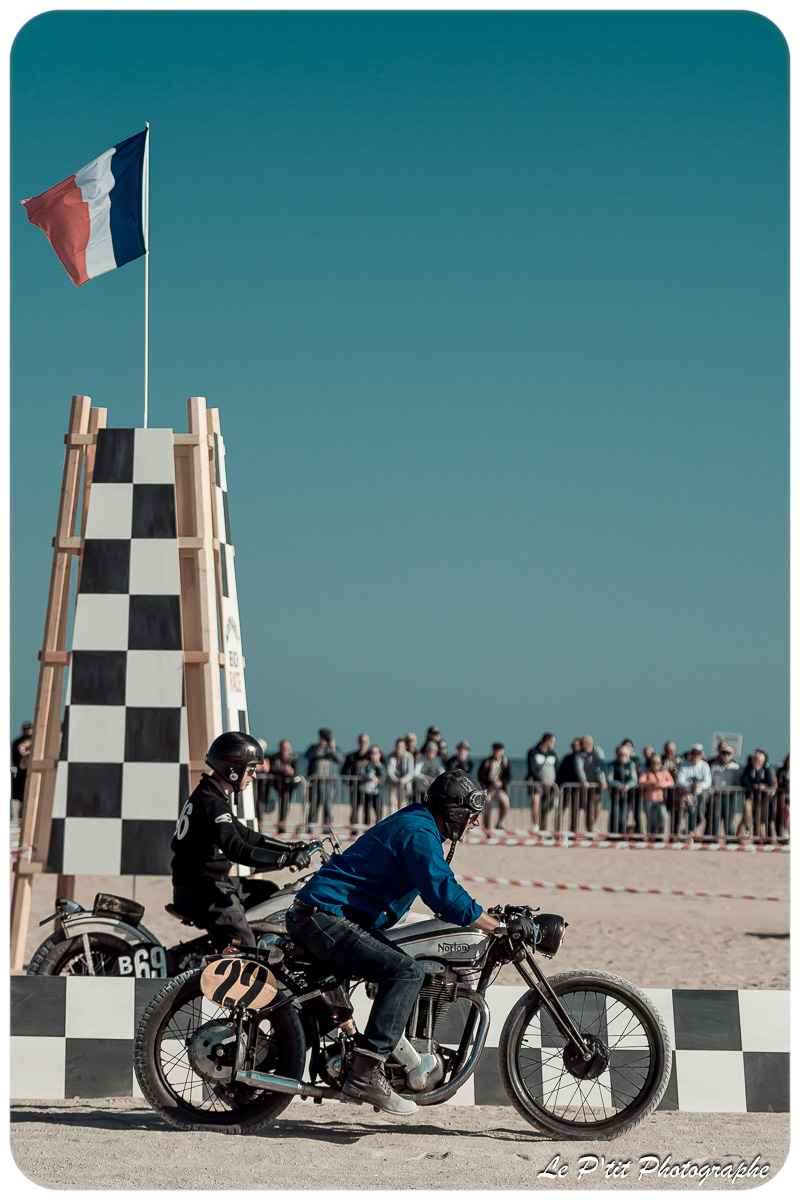 Moto vintage à la Beach-Race-2019-Ouistreham-Moto norton ©Le Petit Photographe