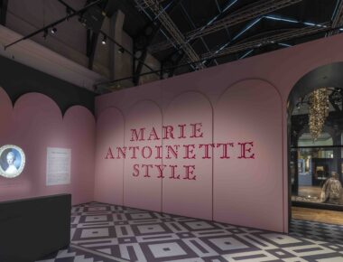 Dans les coulisses de l’exposition Marie-Antoinette à Londres !