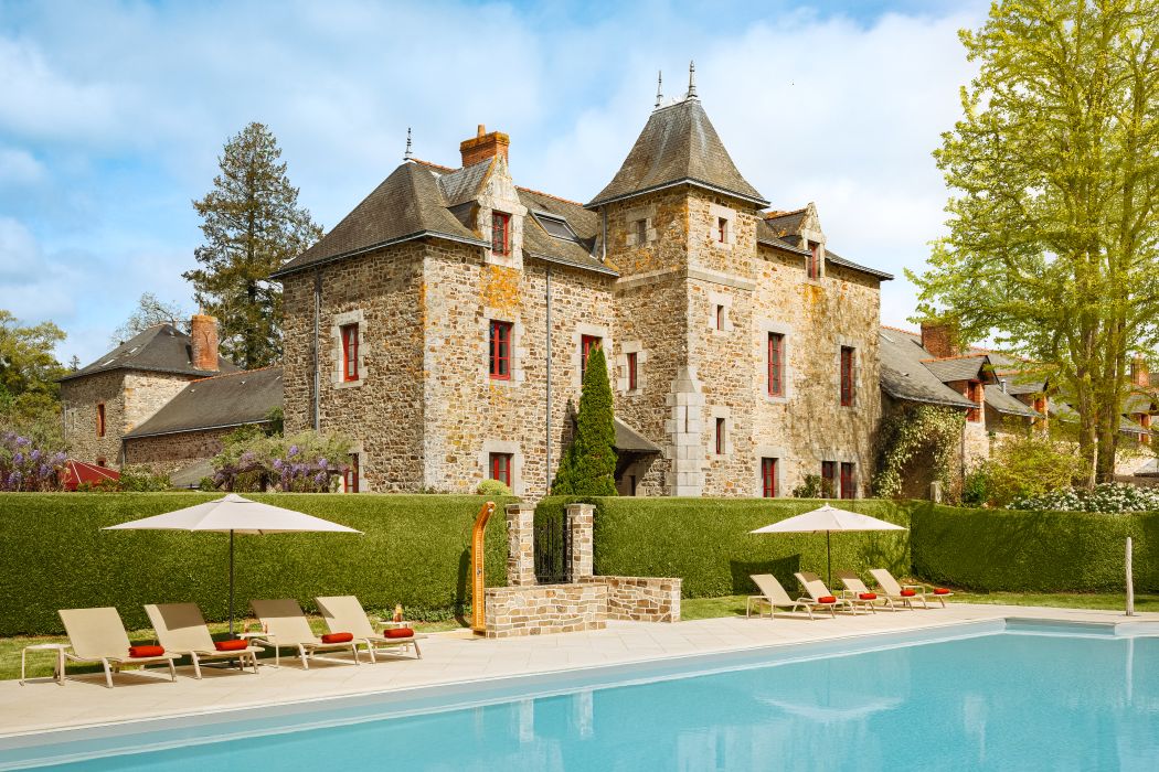 Piscine exterieure du domaine de la Bretesche