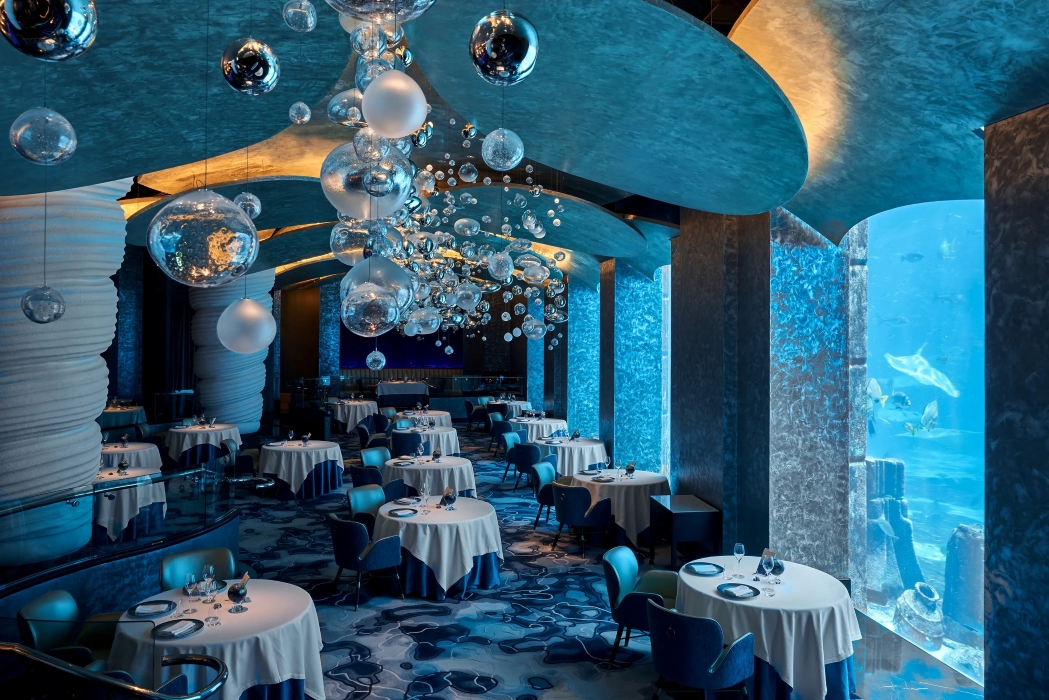 Réstaurant gastronomique dans un aquarium © Ossiano