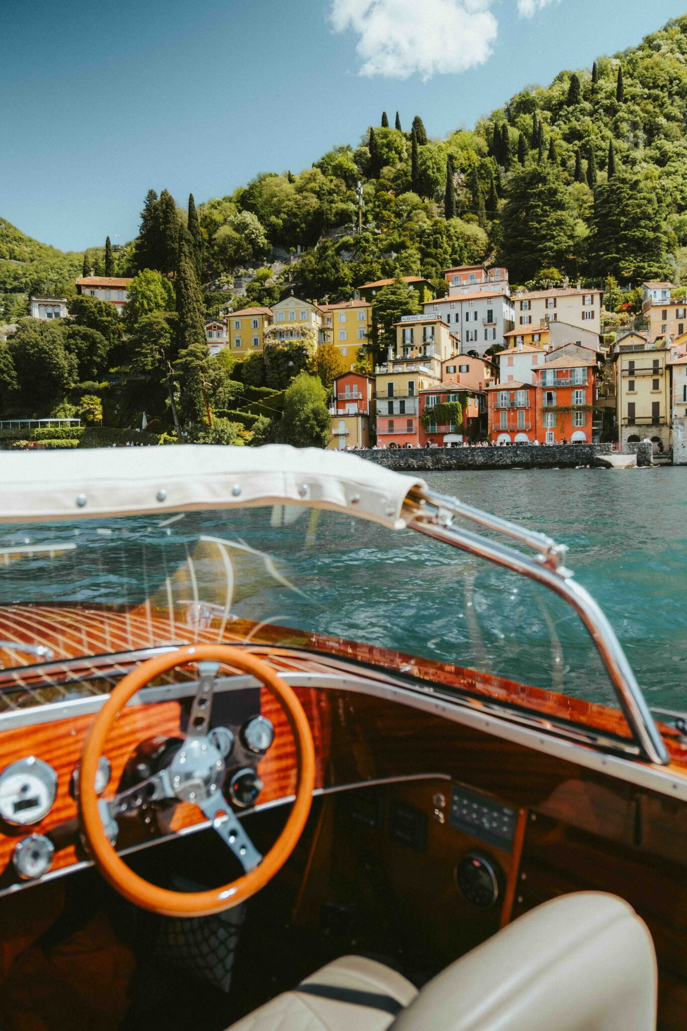 Faire un tour de bateau avec l'hôtel de luxe au lac de Côme © Séjourner à l'hôtel au bord du lac de Côme © Grand Hotel Villa Serbelloni