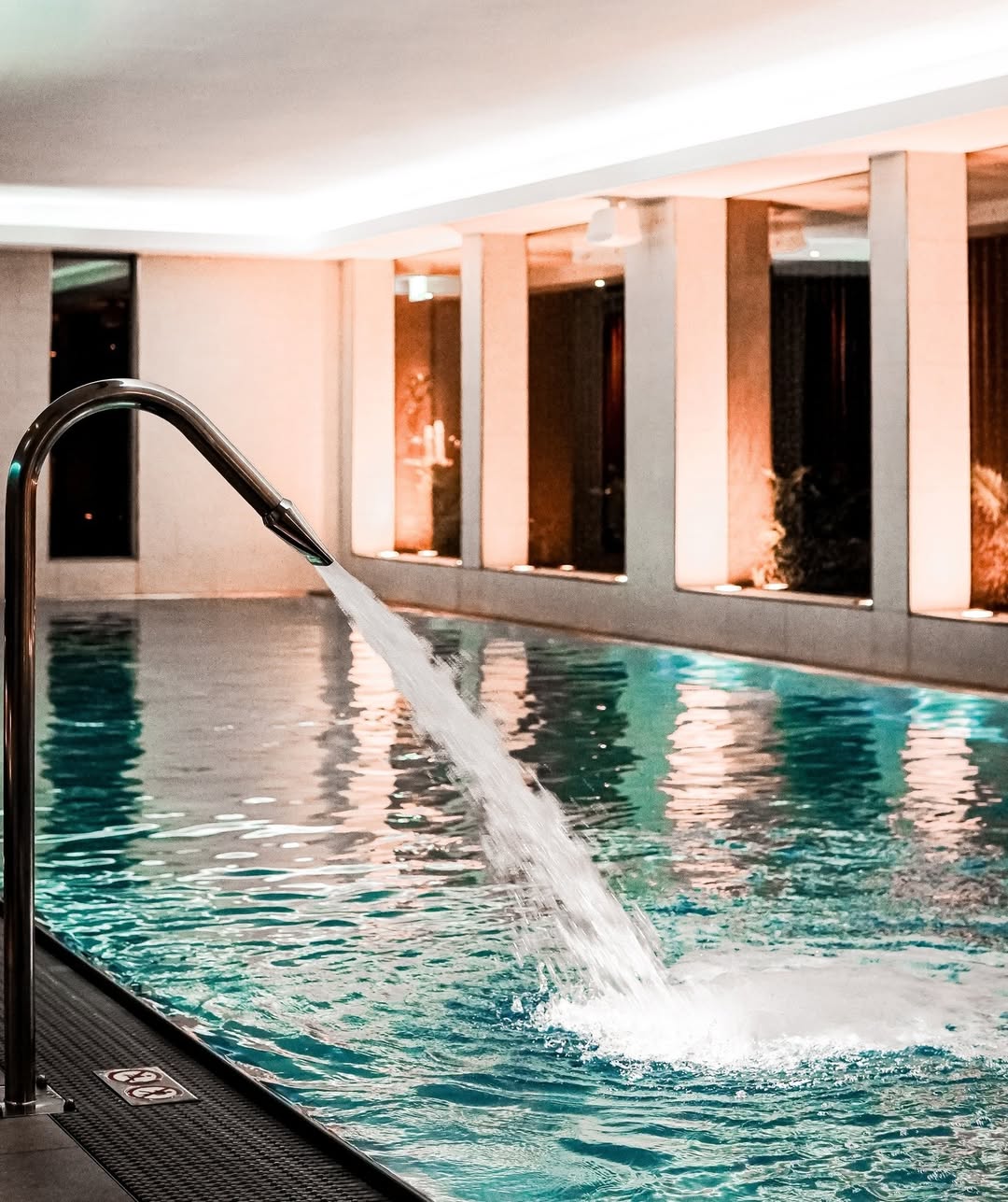 Se relaxer à la piscine de l'hôtel en Autriche © The Ritz-Carlton Vienna