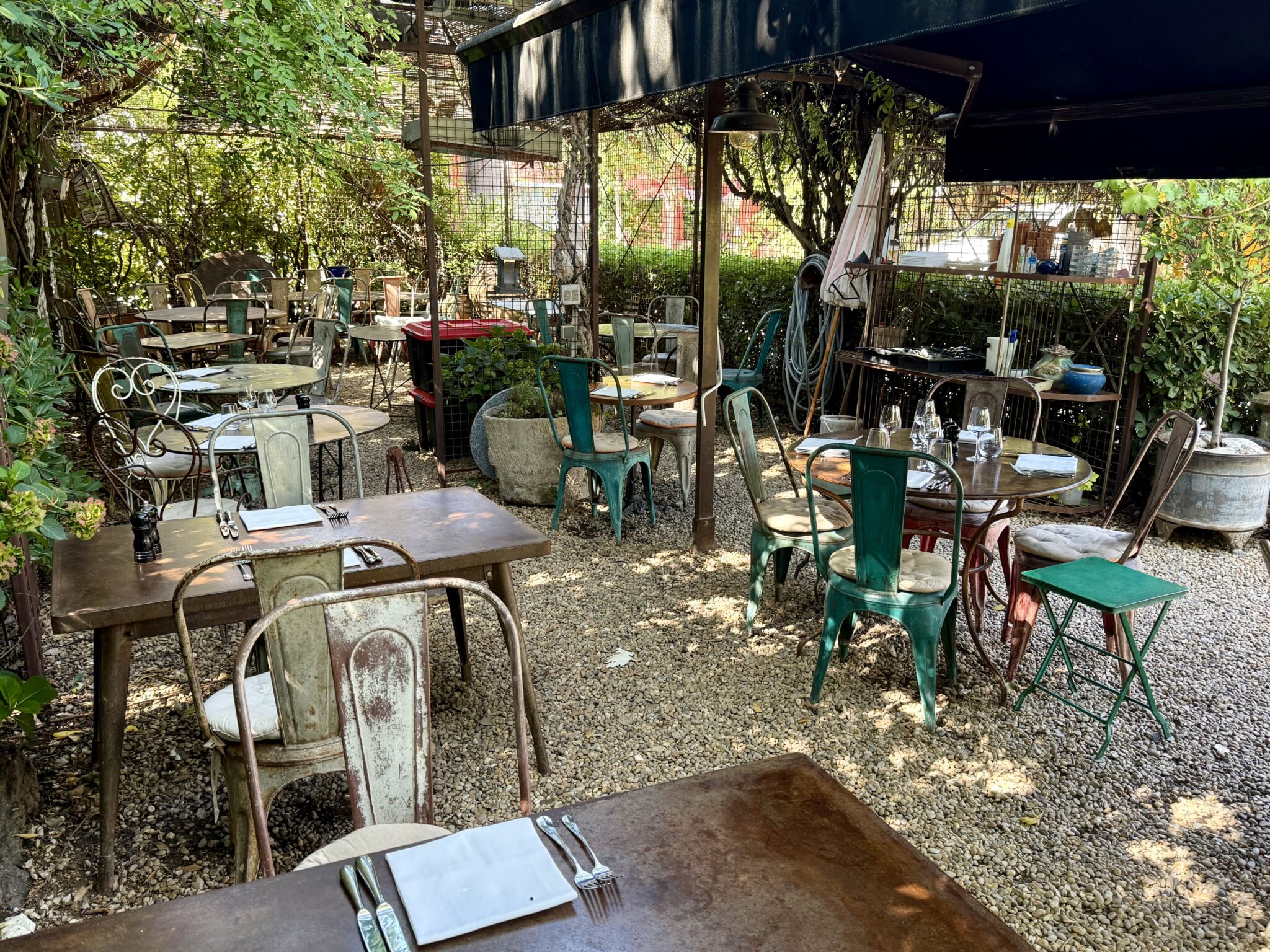 La terrasse du restaurant le Carré d'Herbes © E Laveran