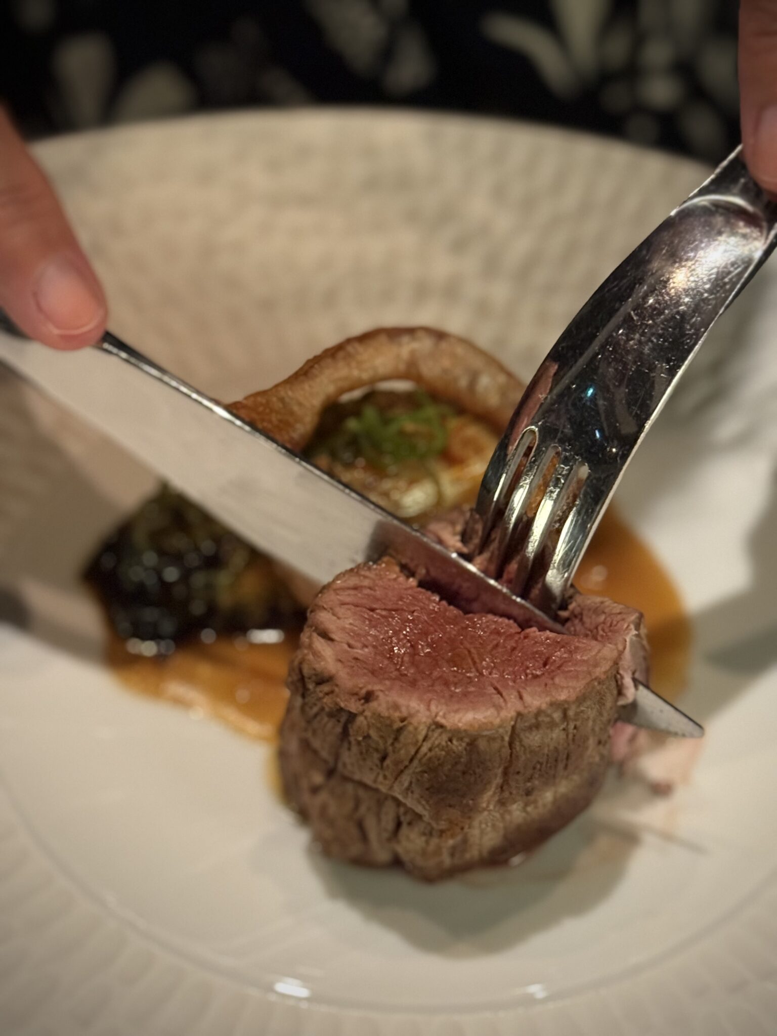 Le Veau de L'Aveyron au restaurant La Roue de l'hôtel 5 étoiles « l’Isle de Léos » © E Laveran
